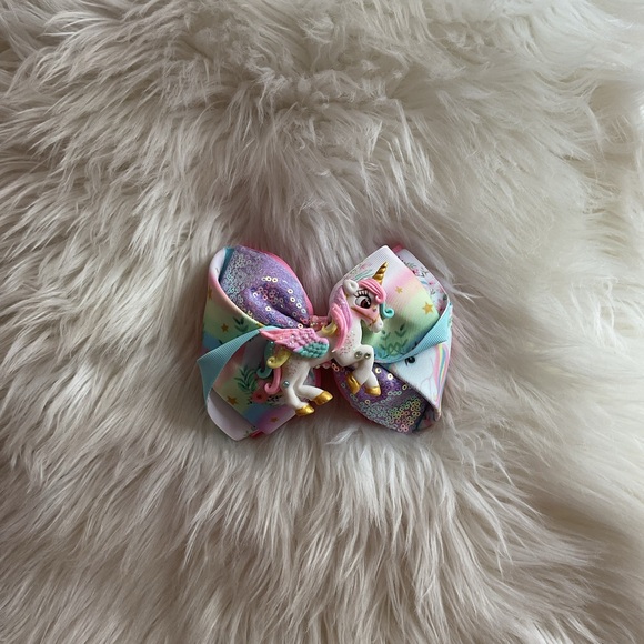 Bow - Picture 1 of 1